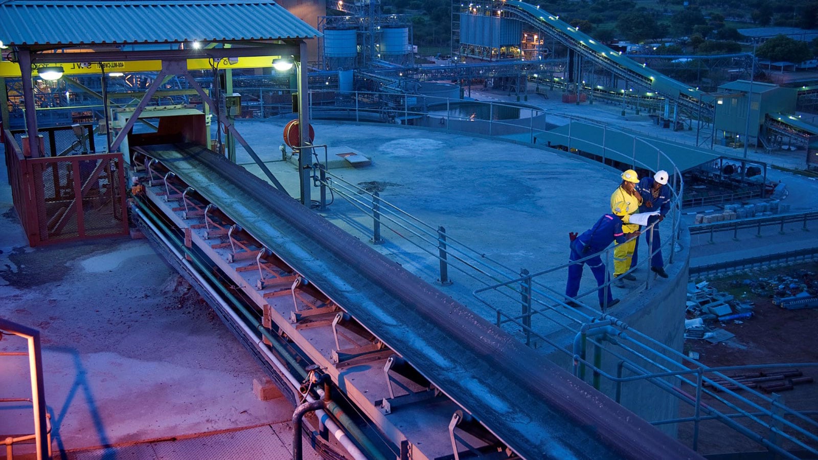 mining site and minig workers 